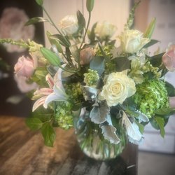 Coastal Flowers And Gifts - Flower arrangement