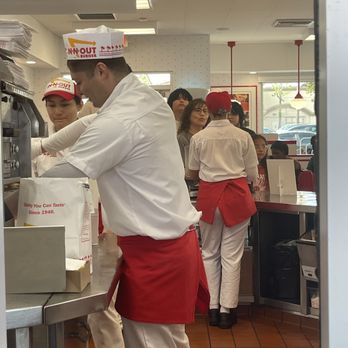 In-N-Out Burger - putting it all together - Burgers Near Me - Inglewood, California In-N-Out Burger - putting it all together - Burgers Near Me - Inglewood, California