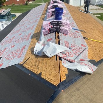 Right Rate Roofing - Installing ridge vent - Roofing Near Me - New London, Missouri Right Rate Roofing - Installing ridge vent - Roofing Near Me - New London, Missouri