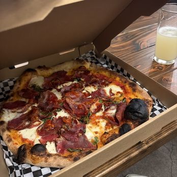 La Crosta Wood Fired Pizza - Pizza Near Me - Whittier, California