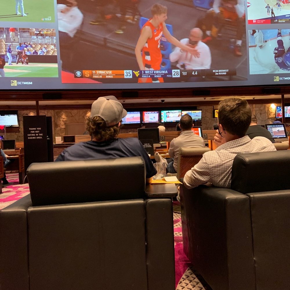 Test Your Luck at the Best Sportsbooks in Downtown Las Vegas verloop.io