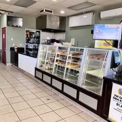 Wen’s Donuts & Bakery - Interior