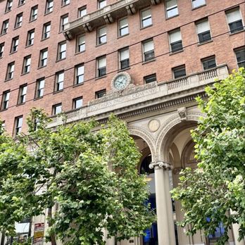 Big Bus Tours - 07.26.25 The former Southern Pacific Railroad Headquarters, built in 1917, is a major Market Street landmark - Bus Tours Near Me - San Francisco, California Big Bus Tours - 07.26.25 The former Southern Pacific Railroad Headquarters, built in 1917, is a major Market Street landmark - Bus Tours Near Me - San Francisco, California