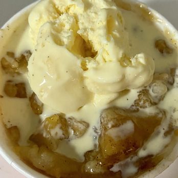 The Peach Cobbler Factory - Peach Cobbler w/vanilla Ice cream - Desserts Near Me - Chandler, Arizona