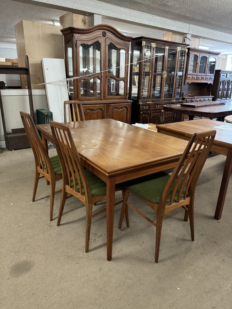 The RE Store Image