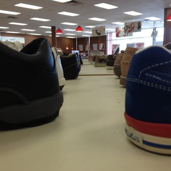 Famous Footwear - Shoe Stores Near Me - Tempe, Arizona