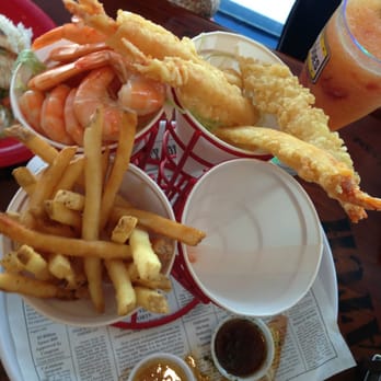 Bubba Gump Shrimp - The server forgot one of our Shrimp menu(shrimp coconut), we did mention it,then she brought us and it was delicious! - Seafood Near Me - Miami, Florida