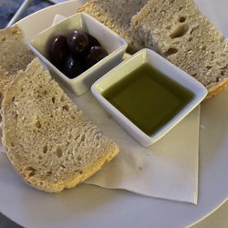 Ella's