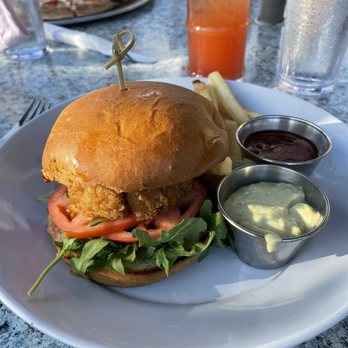 Nico's Pier 38 - Crab cake burger - Seafood Near Me - Honolulu, Hawaii