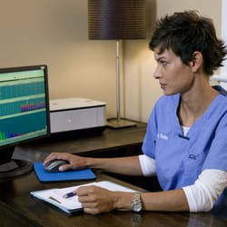 Brain and Body Solutions - Dr. Rimka performing EEG Biofeedback