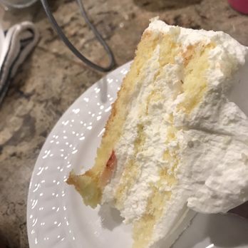 Paris Baguette - Passed out 7 cake slices with no strawberries inside - Coffee & Tea Near Me - Mountain View, California