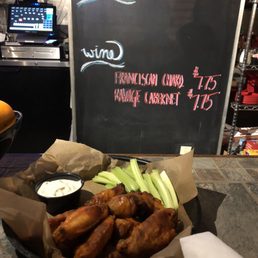 Smoked hot wings with celery and blue cheese Smoked hot wings with celery and blue cheese