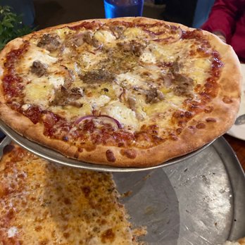 Flatbread Company - "Mopsy's" kalua pork pizza - Pizza Near Me - Paia, Hawaii