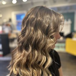 Salon Poppy - Women's cut and style!