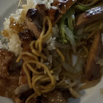 Asian Table - Chicken Yakisoba, sesame chicken, Chicken Teriyaki - Japanese Near Me - Kent, Washington