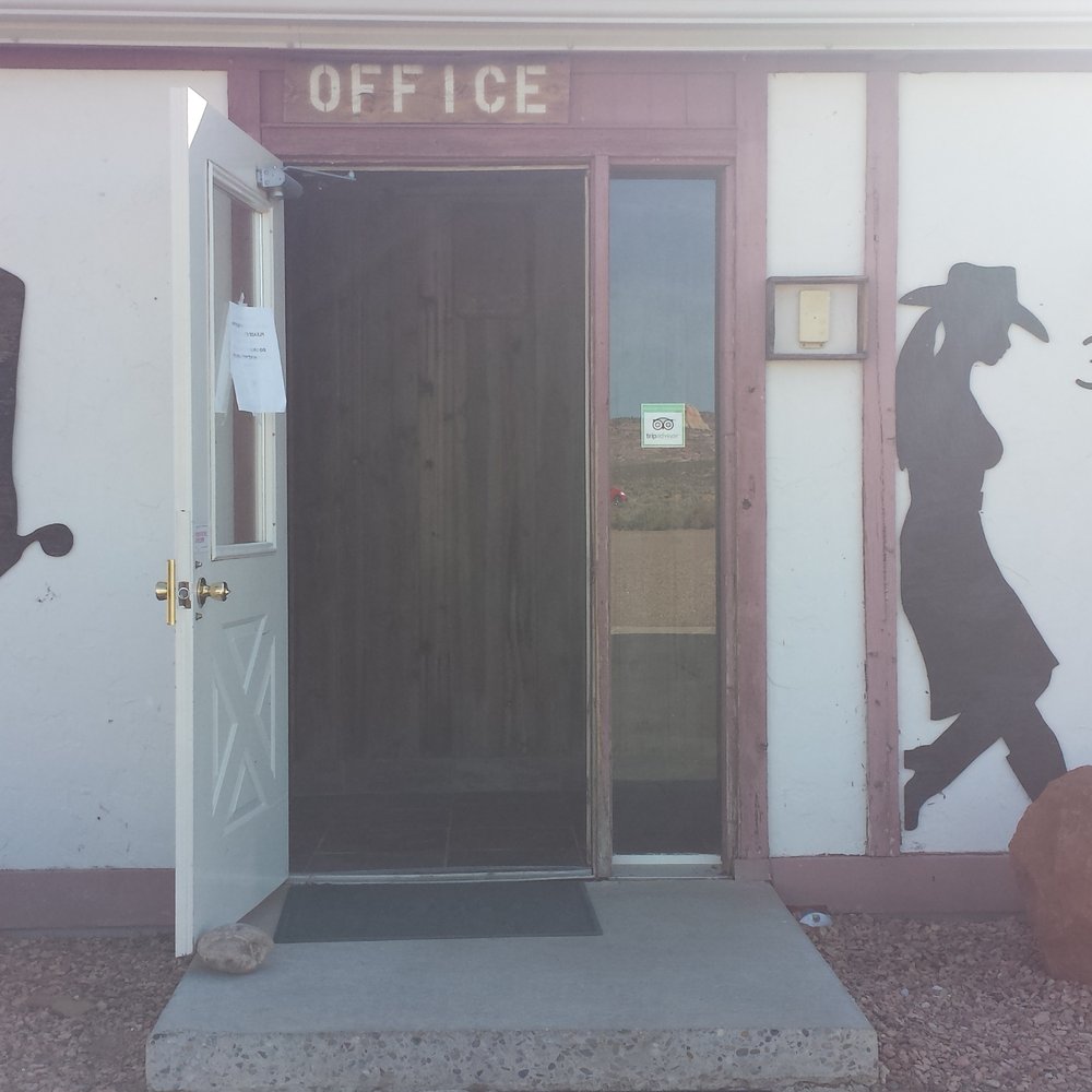 High Desert Lodge - Hotels Near Me - Big Water, Utah
