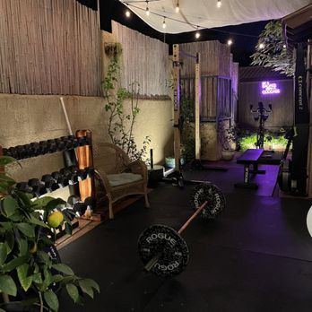 Side Yard Gym - Outdoor boutique gym - Trainers Near Me Side Yard Gym - Outdoor boutique gym - Trainers Near Me