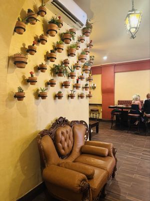 Fonda Del Barrio by null