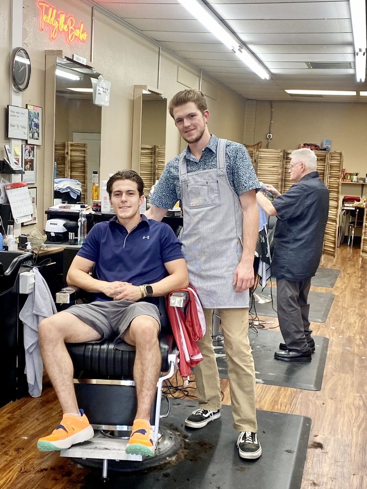 RIVER OAKS BARBER SHOP Updated September 2024 3301 S 14th St