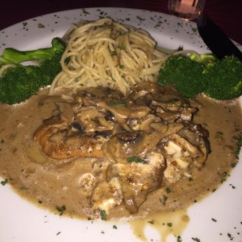 La Dolce - Chicken Marsala... good flavor. Thigh meat vice beast - Italian Near Me - San José del Cabo, BCS La Dolce - Chicken Marsala... good flavor. Thigh meat vice beast - Italian Near Me - San José del Cabo, BCS