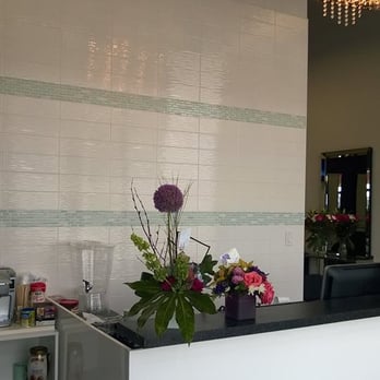 Si Salon & Spa - Si Salon Reception Desk - Hair Salons Near Me - Edmonton, Alberta Si Salon & Spa - Si Salon Reception Desk - Hair Salons Near Me - Edmonton, Alberta