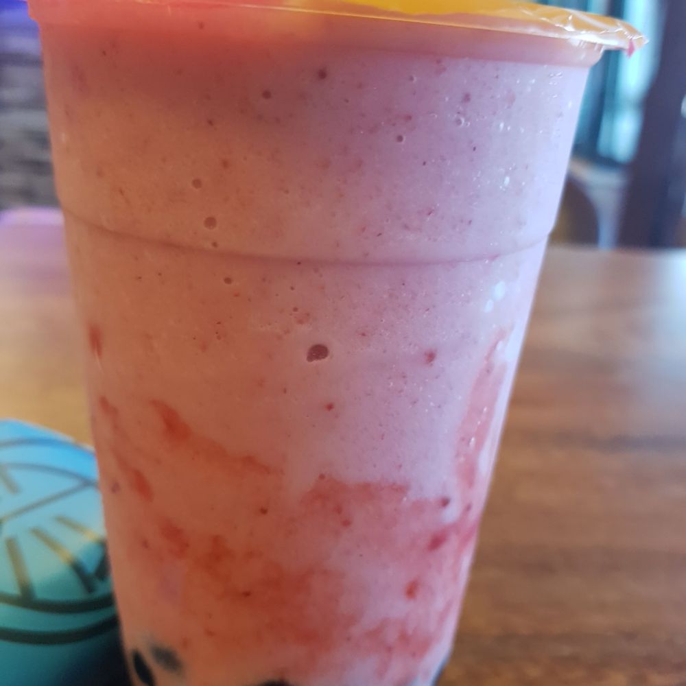 Strawberry smoothie boba