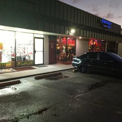 Puff 'N Pass Smoke Shop - The business to the right (west is Xpressions)