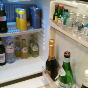 Powerscourt Hotel Autograph Collection - Mini bar - Hotels Near Me - Enniskerry, WW Powerscourt Hotel Autograph Collection - Mini bar - Hotels Near Me - Enniskerry, WW