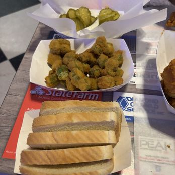 Eischen's Bar - Bread, okra, dill pickle slices and onion slices - Bars Near Me - Okarche, Oklahoma