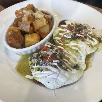 Delicioso Bistro - Juevos Rancchero - Diners Near Me - Modesto, California