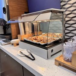 Holiday Inn Express & Suites Elk Grove Ctrl - Sacramento S - Cinnamon buns