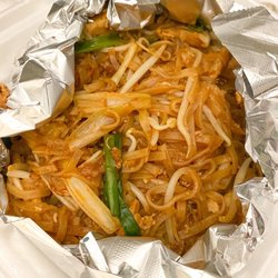 Baan Thai Restaurant - Chicken Pad Thai
