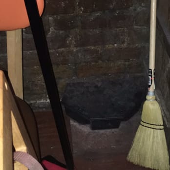 Barney's Beanery - This is the rat trap next to our table.  Yum! - Breakfast & Brunch Near Me - Santa Monica, California