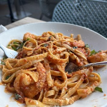 Del Lusso - Fettuccine ai Gamberi Rosso - Pizza Near Me - Carlsbad, California