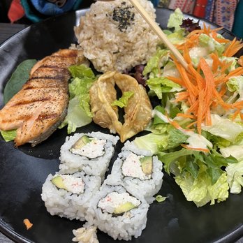 Yoshi Sushi - Salmon lunch plate - Japanese Near Me - Milpitas, California