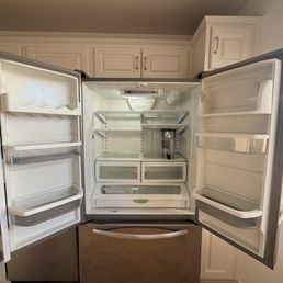 Refrigerator deep cleaned and ready new tenants. Refrigerator deep cleaned and ready new tenants.