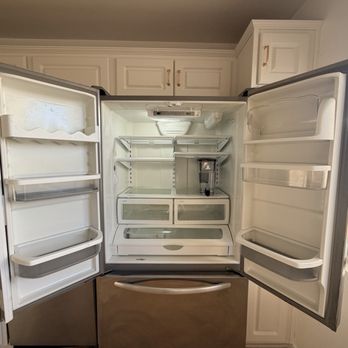 ALA Cleaning Services - Refrigerator deep cleaned and ready new tenants. - Home Cleaning Near Me - Los Angeles, California ALA Cleaning Services - Refrigerator deep cleaned and ready new tenants. - Home Cleaning Near Me - Los Angeles, California
