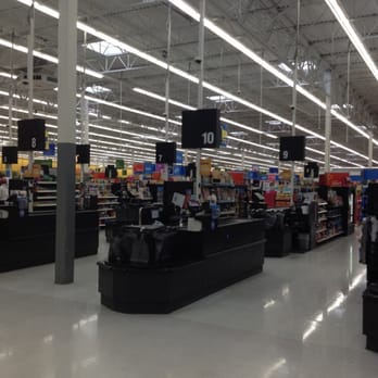 Walmart Supercenter - 8am Tuesday.  Deserted. - Department Stores Near Me - Brandon, Florida