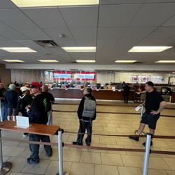 Wells Fargo Bank - Full line and no one helping