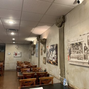 Pino's Pizza Al Centro - the interior of a restaurant - Italian Near Me - Phoenix, Arizona