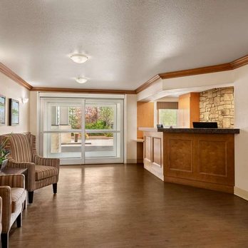 Super 8 by Wyndham Drumheller - Lobby - Hotels Near Me - Drumheller, Alberta
