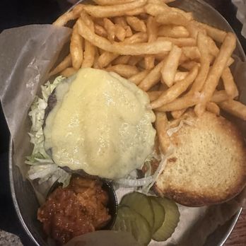 Brit's Pub - BRIT'S Burger - Pubs Near Me - Minneapolis, Minnesota