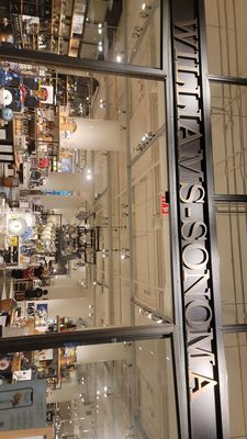 Williams-Sonoma by null