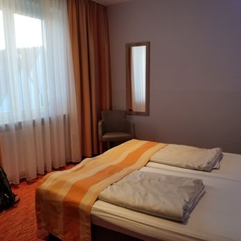 Trutzpfaff Hotel garni - A 2nd chair in the room. Comfy. - Hotels Near Me - Speyer, RP