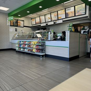 Subway - Empty restaurant - Fast Food Near Me - Whittier, California