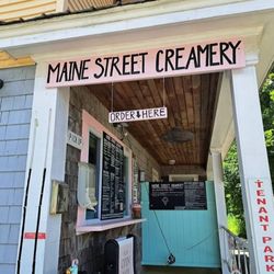 Maine Street Creamery - Entry way with menu