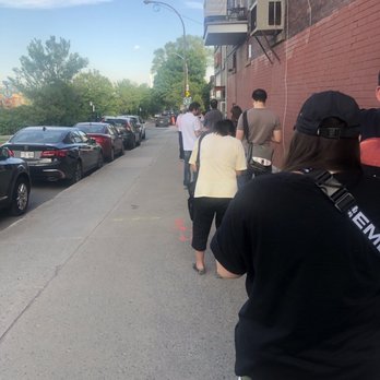 Chalet Bar B-Q - We are all waiting in line for Chalet Bbq woot! woot! - Barbeque Near Me - Montreal, Quebec Chalet Bar B-Q - We are all waiting in line for Chalet Bbq woot! woot! - Barbeque Near Me - Montreal, Quebec