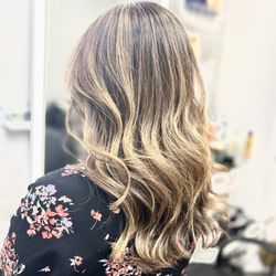 The perfect subtle, elegant mixture of blonde and brunette. My "Bronde" dreams come true.