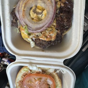 Smasherz - Smash burger with cheese, secret sauce, "grilled" onions, a single tomato, and shredded lettuce. - Food Trucks Near Me - Millbrae, California