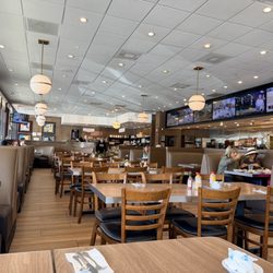 Agoura's Famous Deli & Restaurant - Inside